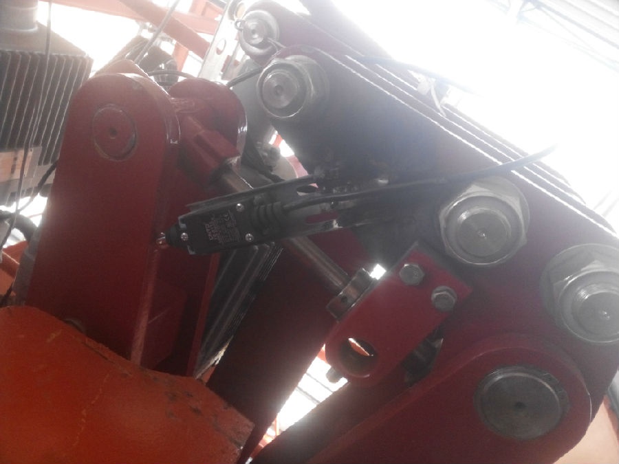 內(nèi)蒙古蘭石門式起重機安全監(jiān)控系統(tǒng)現(xiàn)場安裝圖一