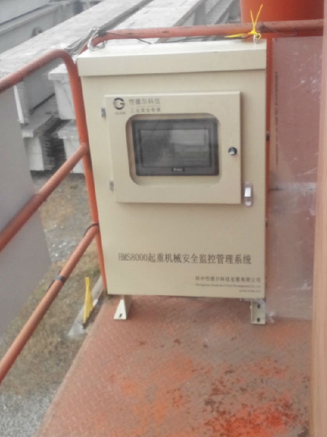 四川成都門(mén)機(jī)監(jiān)控系統(tǒng)現(xiàn)場(chǎng)安裝圖一